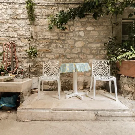 Adriana Downtown بيت ضيافة